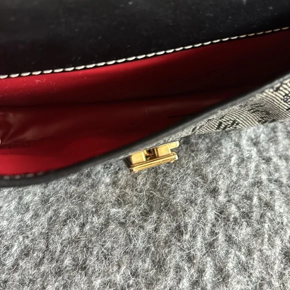 Dooney credit card coin clutch - Picture 4 of 4